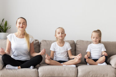 Курс медитации в школах: польза для детей